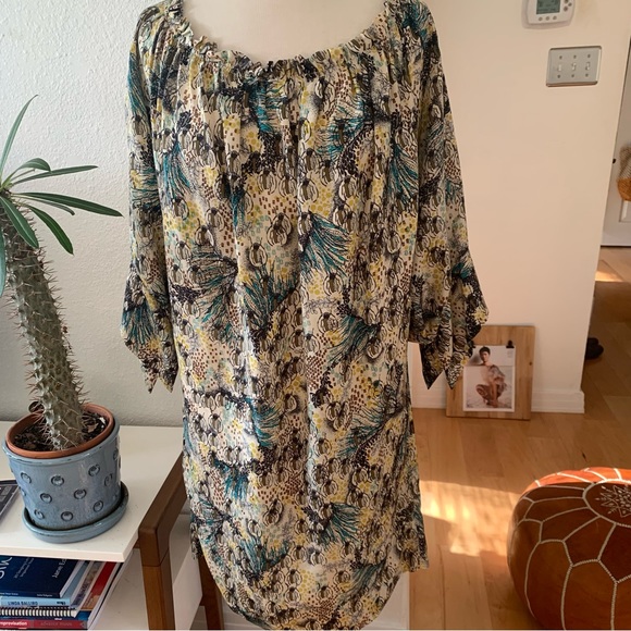 Rützou 100% Silk dress; beautiful and unusual print; ruffled front neckline - Picture 8 of 15